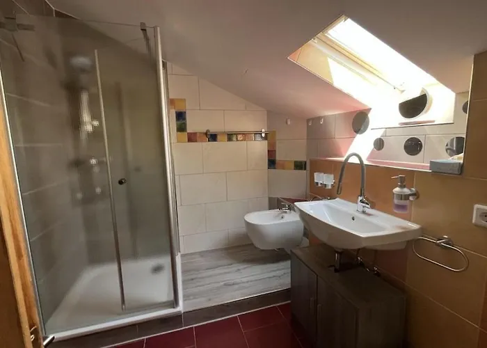 In With Balcony 博帕德